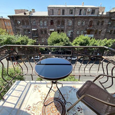 Amiryan street 1 bedroom Deluxe apartment With Balcony AM104 Jerevan Buitenkant foto