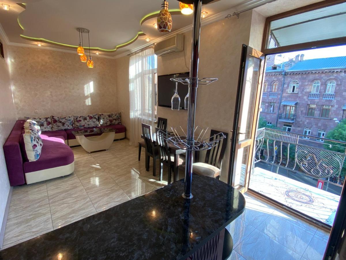Amiryan street 1 bedroom Deluxe apartment With Balcony AM104 Jerevan Buitenkant foto