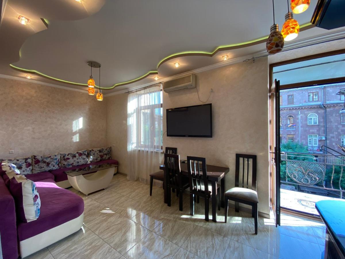 Amiryan street 1 bedroom Deluxe apartment With Balcony AM104 Jerevan Buitenkant foto