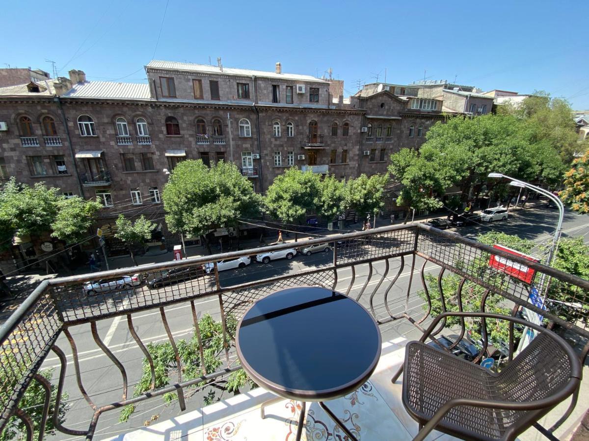 Amiryan street 1 bedroom Deluxe apartment With Balcony AM104 Jerevan Buitenkant foto