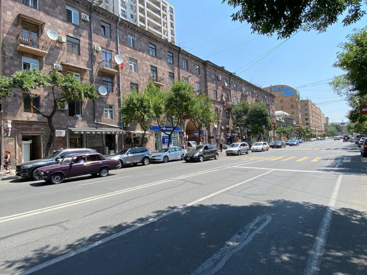 Amiryan street 1 bedroom Deluxe apartment With Balcony AM104 Jerevan Buitenkant foto