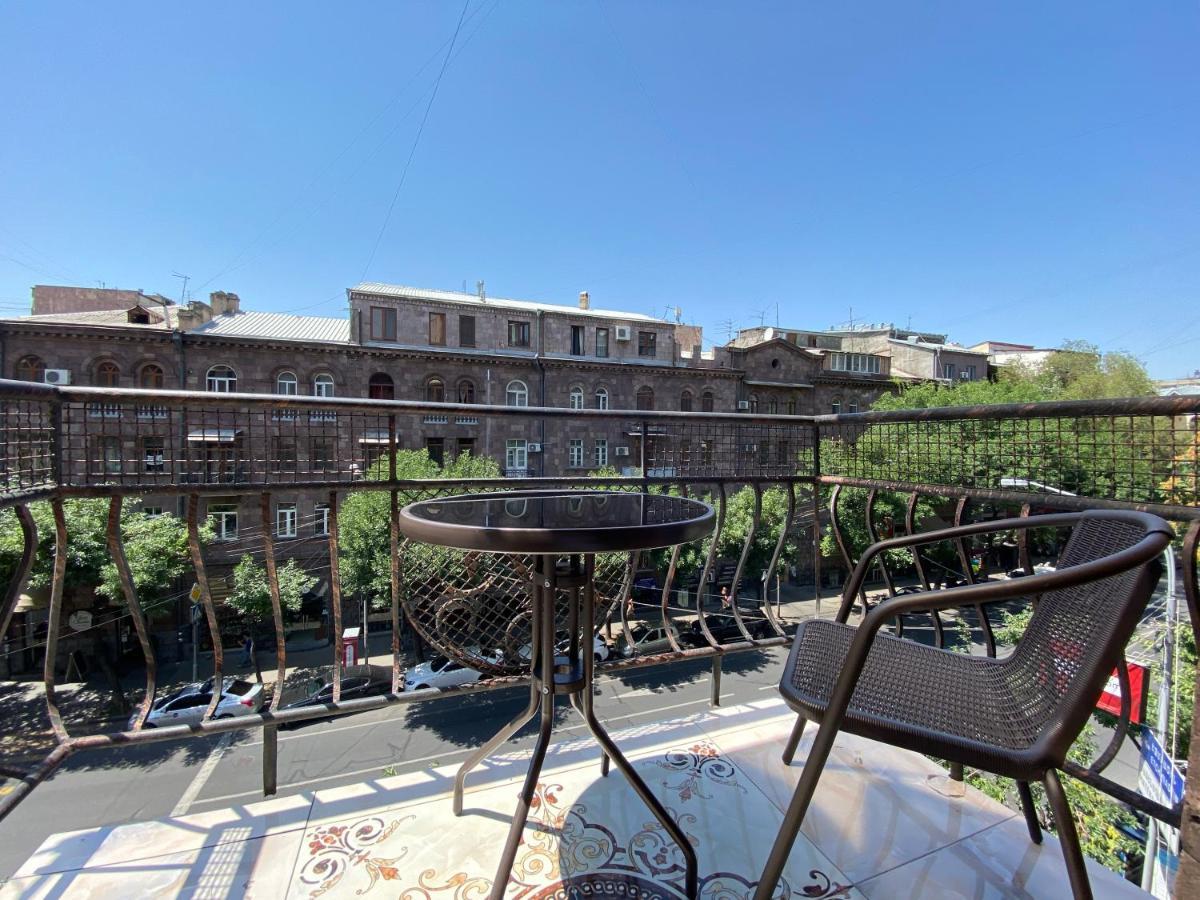 Amiryan street 1 bedroom Deluxe apartment With Balcony AM104 Jerevan Buitenkant foto