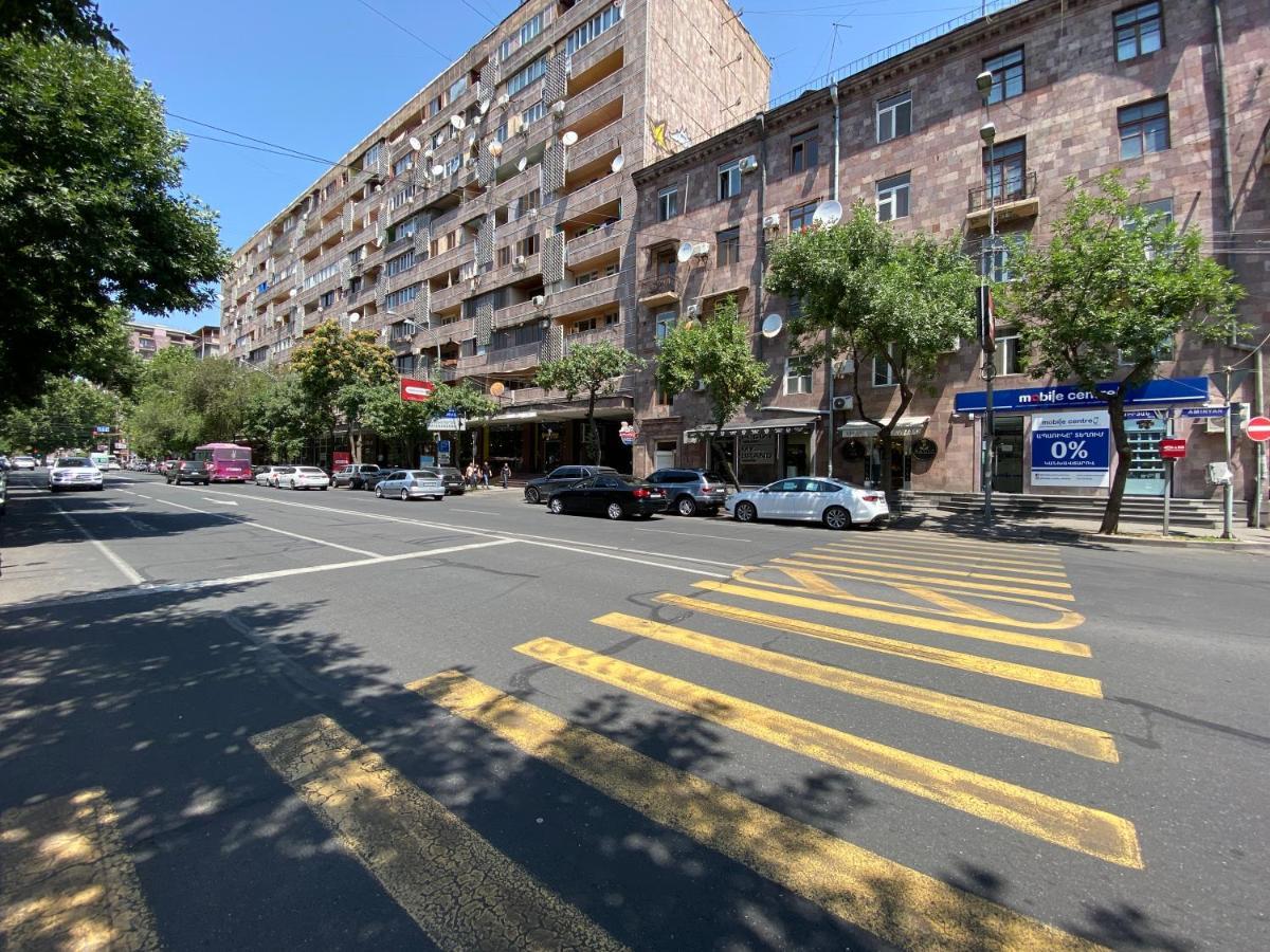Amiryan street 1 bedroom Deluxe apartment With Balcony AM104 Jerevan Buitenkant foto