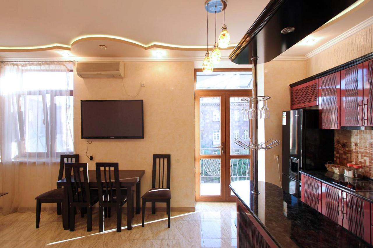 Amiryan street 1 bedroom Deluxe apartment With Balcony AM104 Jerevan Buitenkant foto