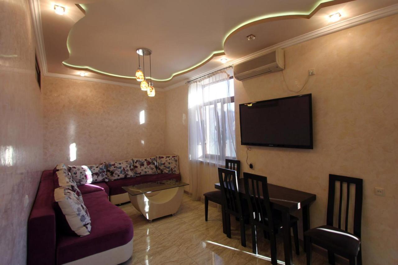 Amiryan street 1 bedroom Deluxe apartment With Balcony AM104 Jerevan Buitenkant foto